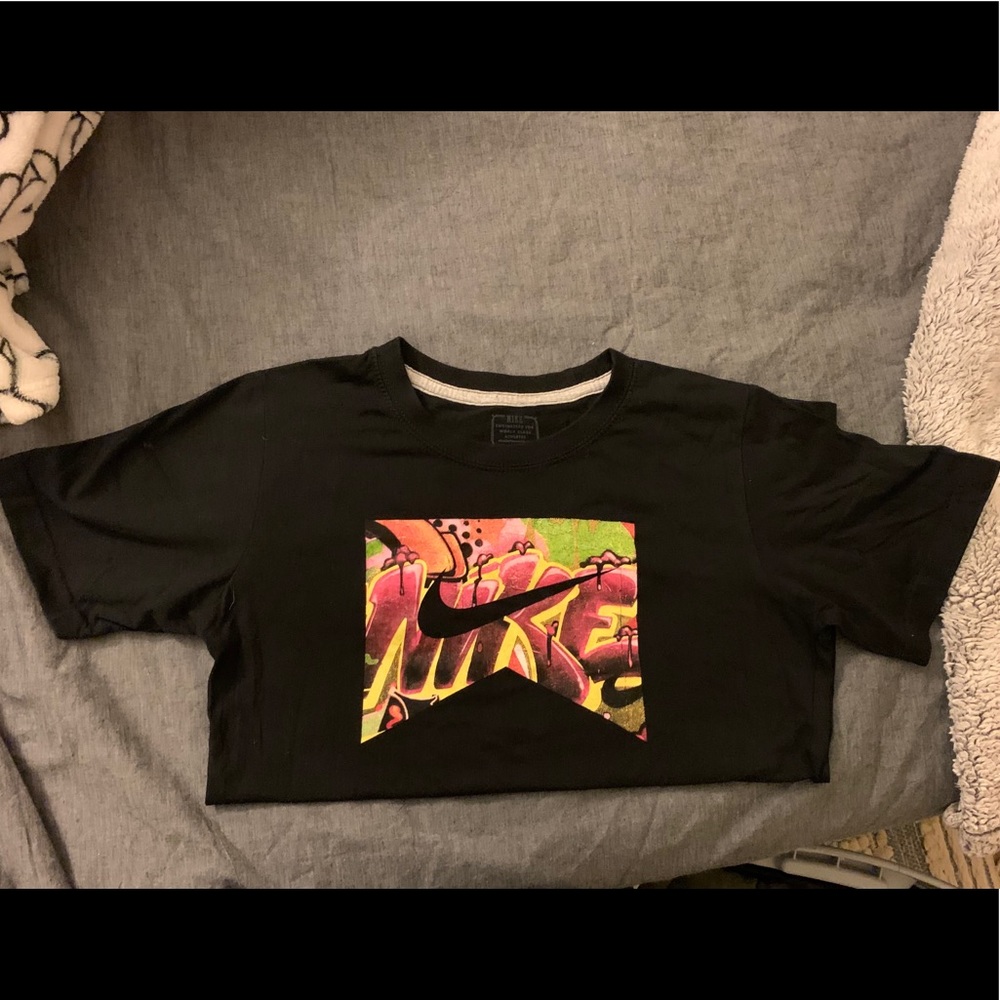 ***SOLD SOLD****Nike Youth 10-12yrs old tshirt
